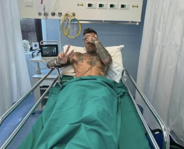 Fedez in ospedale per emorragia interna